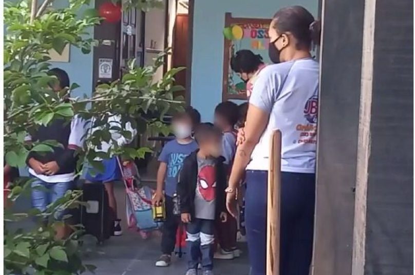 Aula presencial foi adiantada após manifestação dos pais  e alunos. Foto reprodução redes sociais