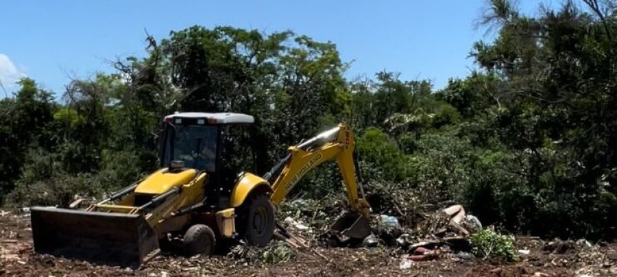 O governo nega que resíduos sólidos sejam jogados por empresas contratadas pela Prefeitura. Foto Raphael Braga