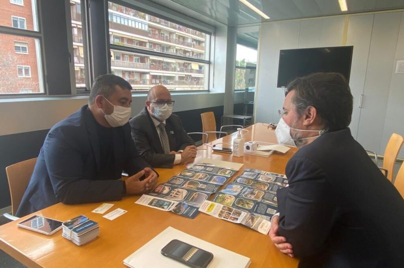 Assinatura da carta compromisso foi em Barcelona, na Espanha. Foto Divulgação