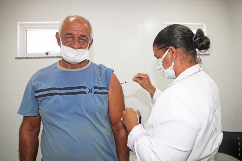 Imunizante é para idosos que já cumpriram o prazo de 4 meses de aplicação da 1ª dose de reforço. Foto Ronald Pantoja.