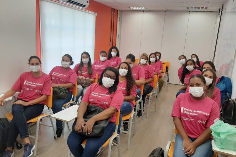 No total, 17 mulheres foram capacitadas e receberão seus diplomas em eletricista de baixa tensão. Foto divulgação