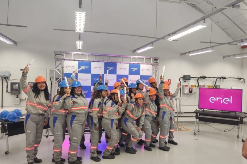 A cerimônia de formatura aconteceu no Centro de Excelência Operacional da Enel, em Cabo Frio. Foto Prensa de Babel