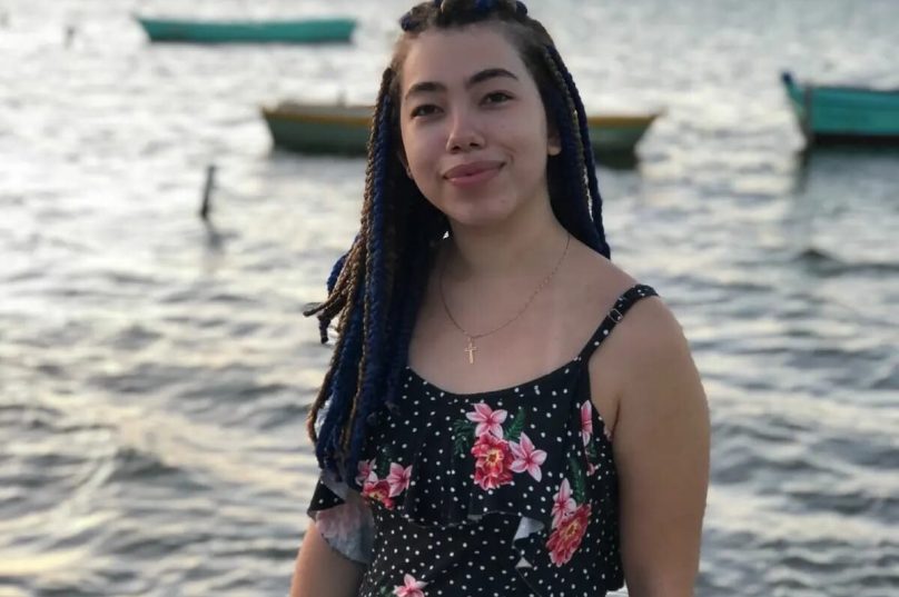 Juliana Gandard tem 22 anos e é recém formada em jornalismo pela Universidade Veiga de Almeida, campus Cabo frio. Foto arquivo pessoal.