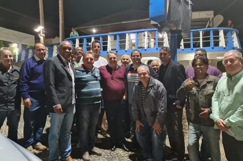 Nas agendas, ele conversa com vereadores, autoridades, correligionários e escuta a população nas ruas por onde passa. Imagem divulgação