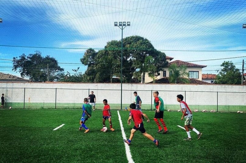 O projeto começou em junho e a metodologia utilizada é a da Escola de Futebol Zico 10, do renomado jogador e treinador brasileiro. Foto divulgação.