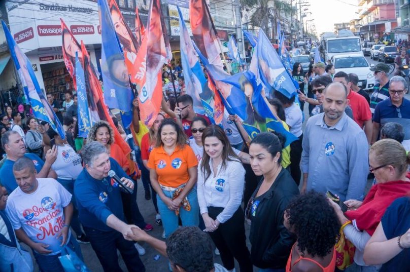 Clarissa, Garotinho e Franciane em caminhada em Cabo Frio
