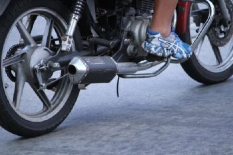 Barulho no cano de descarga de motos em Búzios
