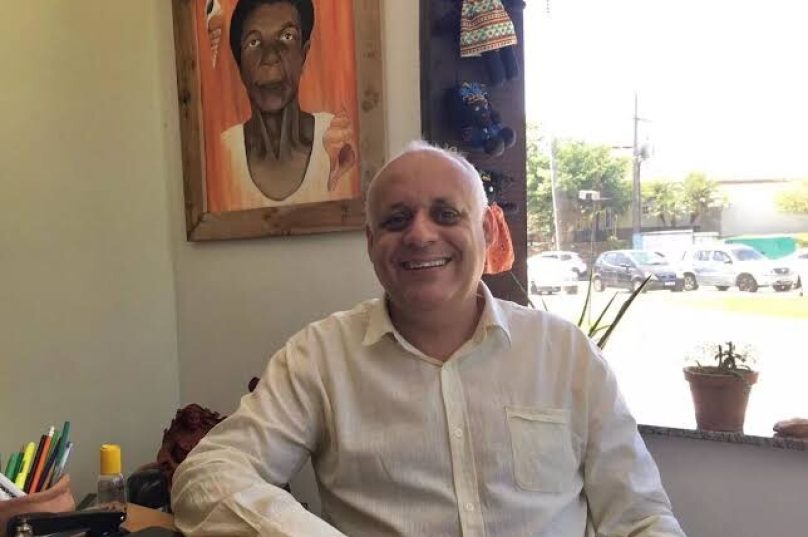 O secretário de cultura de Búzios, Romano Lorenze