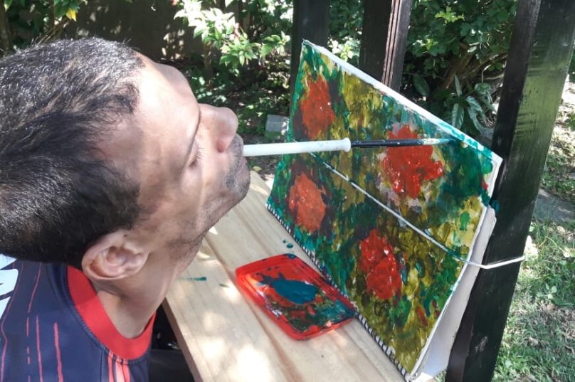 Ezequiel já um artista reconhecido em Búzios e agora busca voos mais altos - divulgação