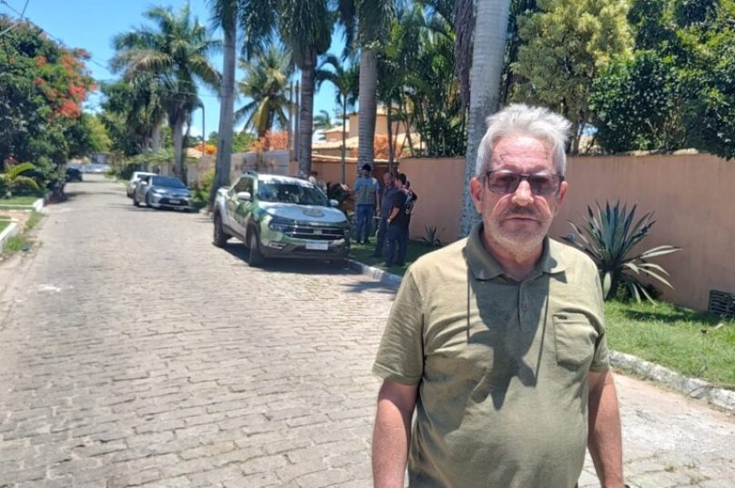 O vice-prefeito e secretário de obras, Miguel Pereira, acompanhou ação / foto Prefeitura de Búzios