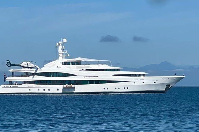 Lady Christine em Búzios: símbolo do turismo de luxo que projeta o balneário como destino internacional - Foto Prensa de Babel