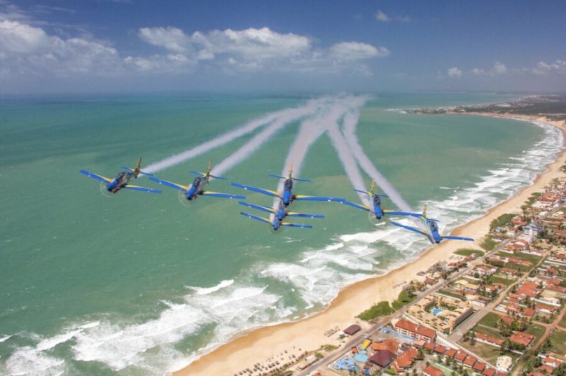 Esquadrilha da Fumaça se apresenta em Arraial do Cabo no dia 12 de maio, em evento gratuito na Praia Grande para celebrar os 40 anos / foto divulgação