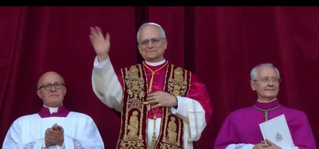 O norte-americano, de 69 anos, adotará o nome Leão XIV e sucede o Papa Francisco como o 267º Sucessor de Pedro. (Foto: Divulgação)