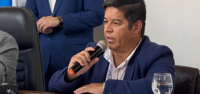 Entre os principais pontos, o secretário afirmou que nenhuma licença ambiental foi emitida para a construção do píer flutuante na Praia do Canto. (Foto: Divulgação)
