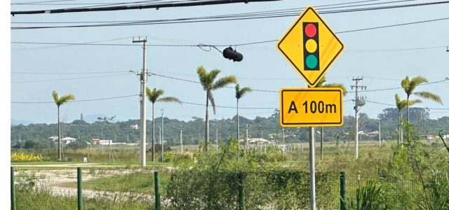 Segundo motoristas e ciclistas que trafegam pela região, a obra resultou na eliminação completa do acostamento / foto Prensa de Babel
