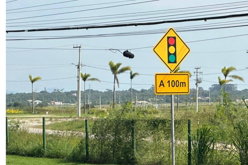 Segundo motoristas e ciclistas que trafegam pela região, a obra resultou na eliminação completa do acostamento / foto Prensa de Babel