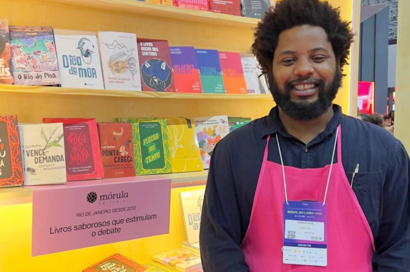 Natural de Búzios, Rodrigo Rosm, atuou como livreiro durante cinco dos dez dias da Bienal.
