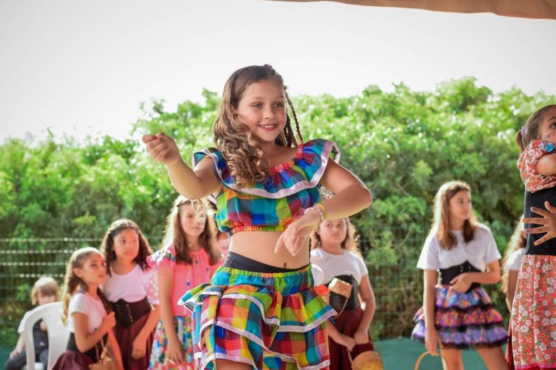 Escola Dominus realiza Festa Caipira em Búzios no dia 12 de julho com comidas típicas, danças e gincana solidária. Entrada gratuita / foto divulgação Instituto Dominus