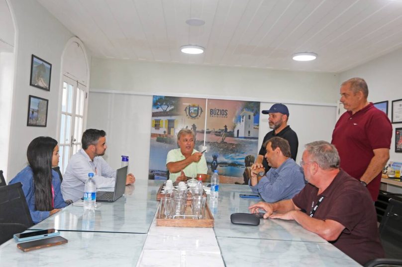 Alexandre Martins cobra a Enel por falhas no fornecimento de energia em Búzios - FOTO Ronald Pantoja