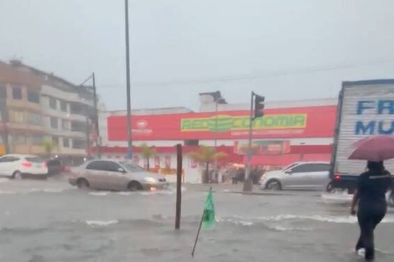 Chuva de 67 mm em 24 horas provoca desabamento de telhado no Centro de Cabo Frio, deixa 11 desalojados e mantém Defesa Civil em alerta no município / foto reprodução das redes sociais
