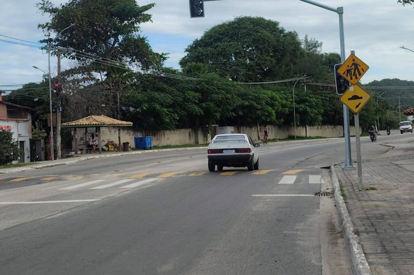 Primeiro semáforo de Búzios começa a ser instalado e muda uma tradição histórica da cidade turística I Crédito da Imagem: Arquivo Prensa de Babel