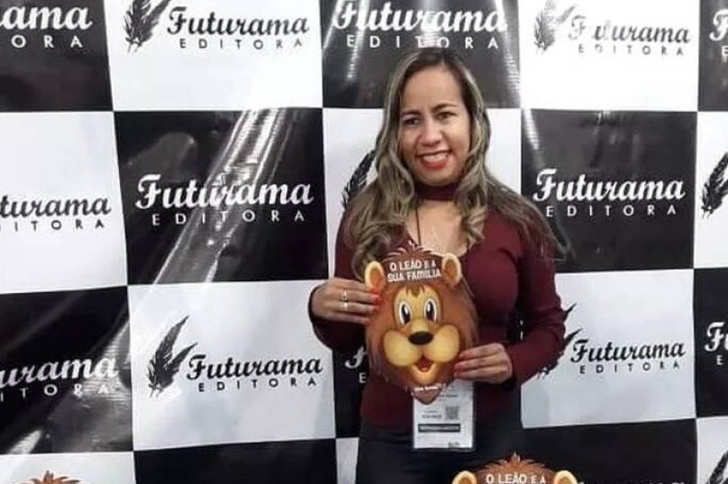 Em junho, Aline conquista um feito expressivo: será uma das autoras expositoras oficiais da Bienal foto divulgação