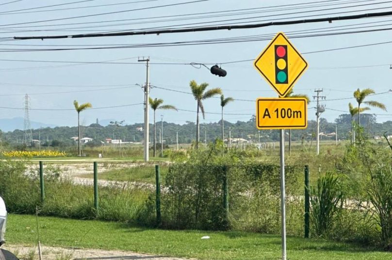 DER-RJ confirma primeiro semáforo em Búzios na RJ-102; obra é privada e segue critérios técnicos sob supervisão do órgão / foto Prensa de Babel