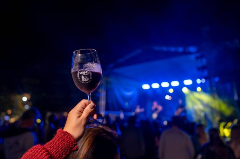 Wine in Búzios 2026 terá feira de vinhos, Wine Boat e experiências gastronômicas em junho / Crédito da Imagem: Divulgação WIne in Búzios