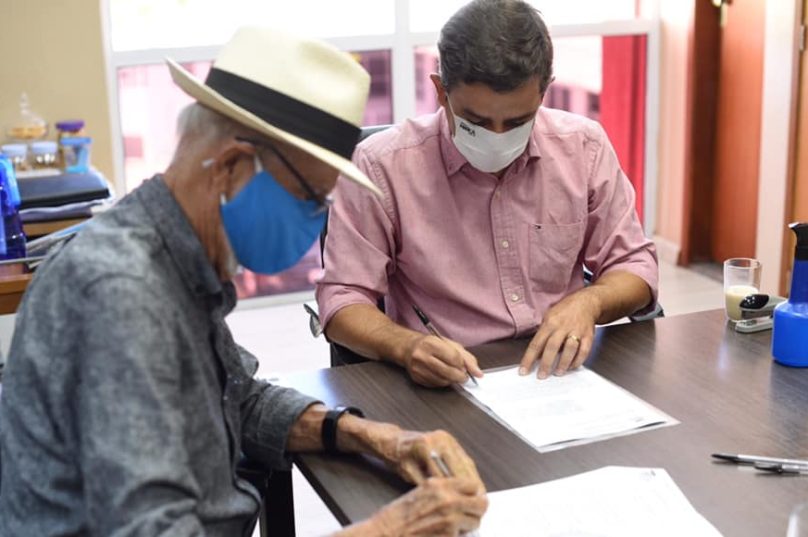 Zé Bonifácio e Fabiano Horta. A Prefeitura de Cabo Frio já reservou o montante de R$ 5 milhões para essa primeira compra, com o objetivo de adquirir 100 mil doses da vacina