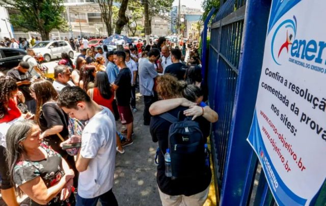 Altas mensalidades freiam a formação de médicos no Brasil!