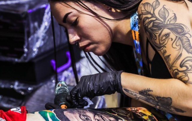Doação de cursos profissionalizantes de tattoo e piercing