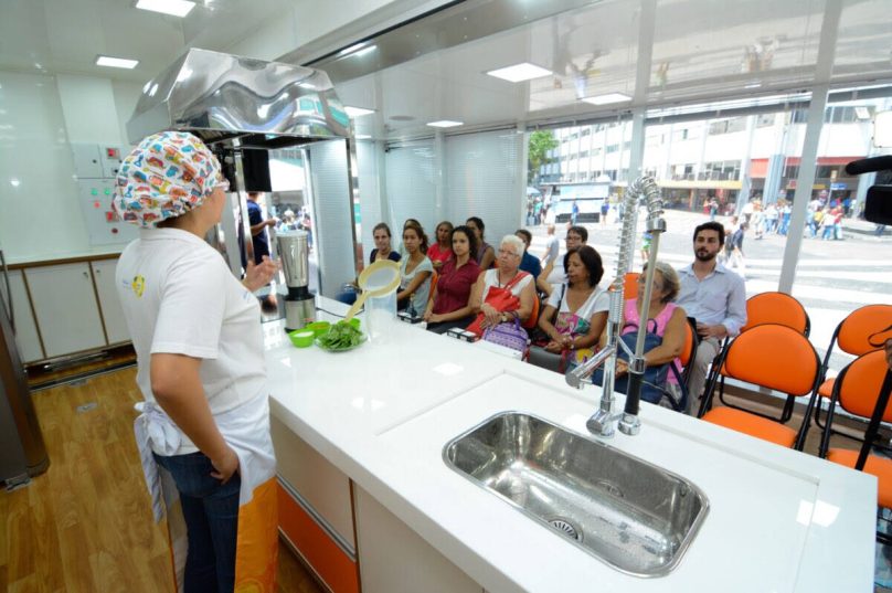 Unidade móvel do projeto Saúde em Ação utilizada para oficinas de educação alimentar / divulgação