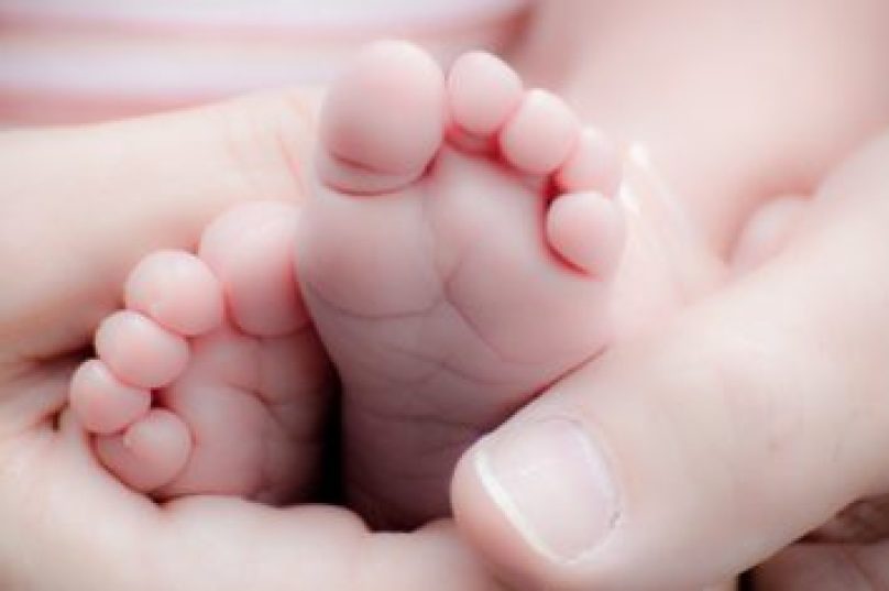 adorable-baby-baby-feet-266011-418x235