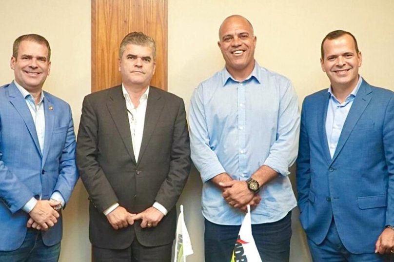 Leandro entre os medalhões do MDB RJ - Divulgação