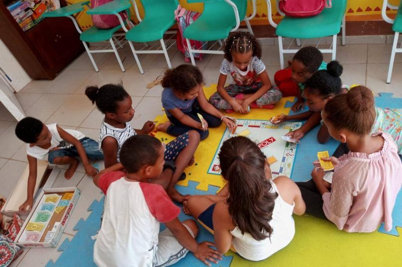 Sede do Instituto Golden Prana em Búzios oferece cursos e atividades gratuitas para famílias em situação de vulnerabilidade / divulgação