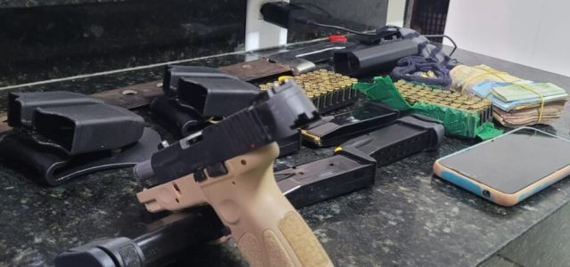 Operação Maré Alta em Búzios resulta em 10 detidos, armas, drogas e celulares apreendidos; ação mira facções rivais na cidade / foto divulgação