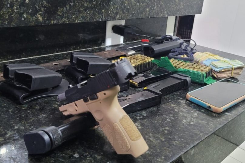 Operação Maré Alta em Búzios resulta em 10 detidos, armas, drogas e celulares apreendidos; ação mira facções rivais na cidade / foto divulgação