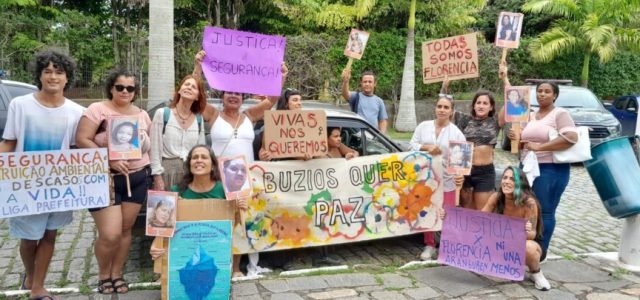 Mulheres reunidas em frente ao Fórum de Búzios pedindo justiça por Florencia / Crédito: Divulgação