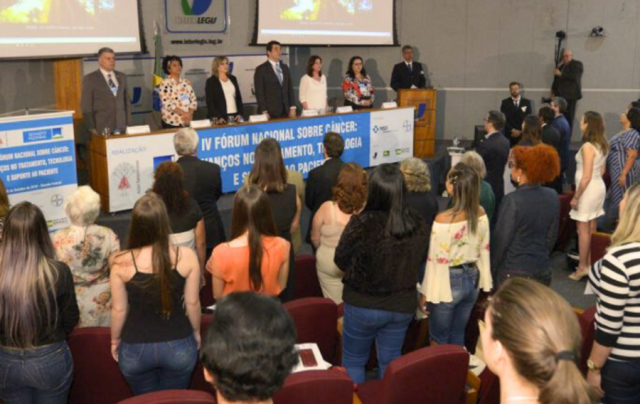 Brasil debate avanços no tratamento e suporte ao paciente oncológico