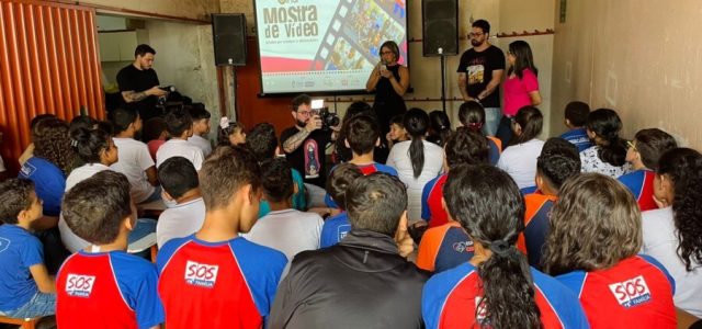 Mostra do projeto CineOLHAR 2024 destaca criatividade de jovens em Uberlândia-MG