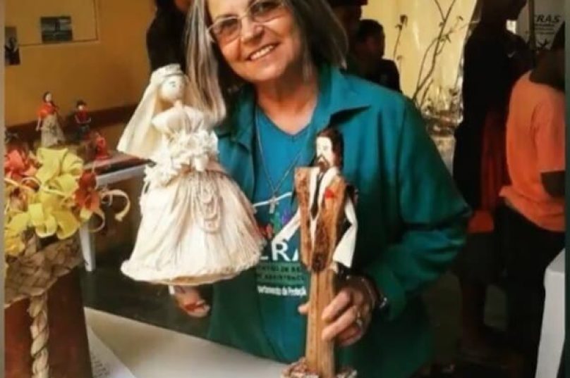 Eva começou a praticar artesanato ainda quando criança. | Imagem: Arquivo Pessoal