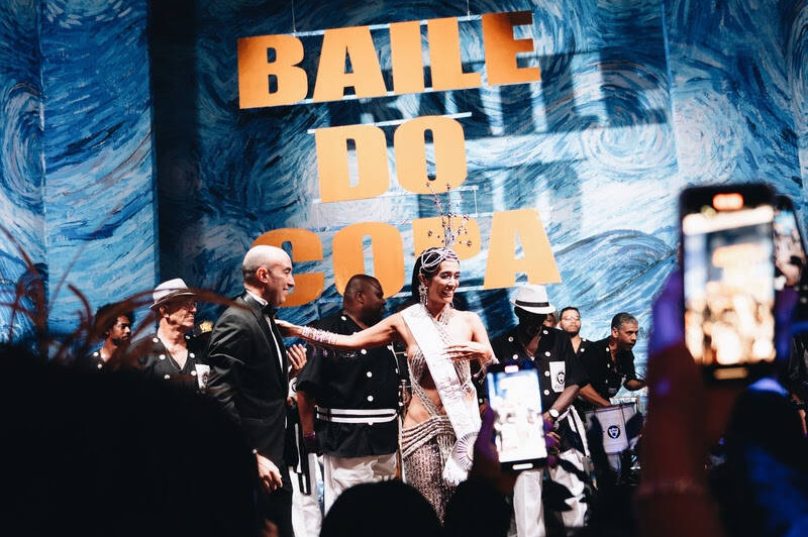 Carnaval do Rio 2026 amplia festas privadas e bailes clássicos, diversificando experiências além da Sapucaí.