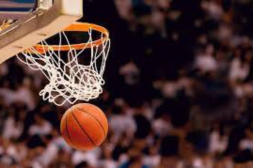 Búzios amplia oferta esportiva com aulas gratuitas de vôlei de praia e basquete em diferentes bairros e horários acessíveis / foto divulgação