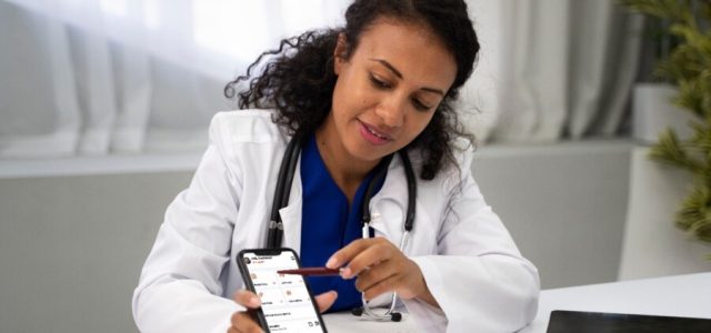 Assistente virtual com IA chega para otimizar rotina médica