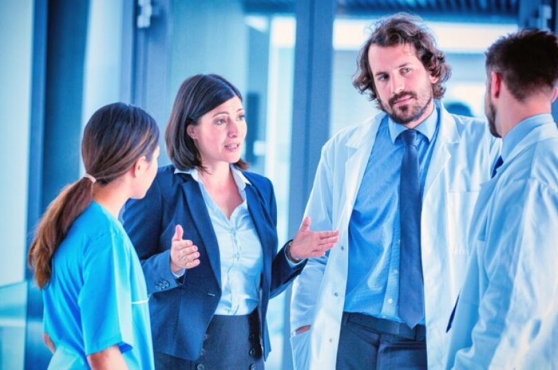 Empresas brasileiras de Saúde têm gestão mais feminina