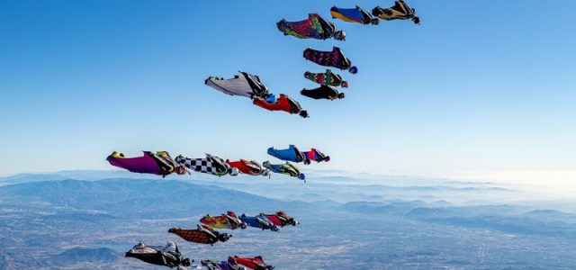 Atletas brasileiros batem recorde mundial de wingsuit