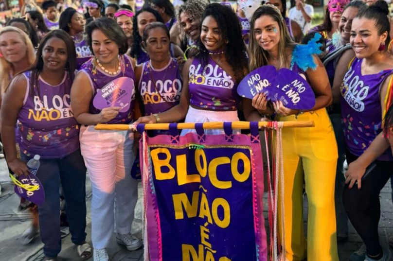 Bloco ‘NÃO É NÃO’ desfila em Búzios pelo quarto ano, reforçando o combate ao assédio no Carnaval e promovendo o respeito às mulheres / foto divulgação