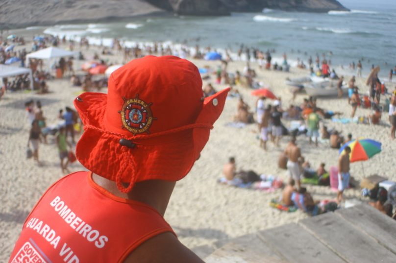 bombeiro-praia-1024x683