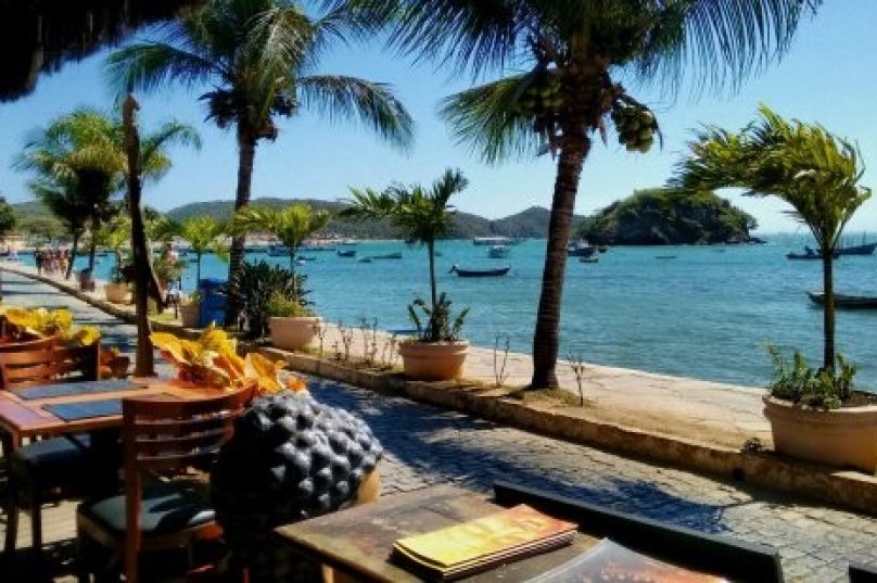 O restaurante está localizado na charmosa Orla Bardot. Foto divulgação.