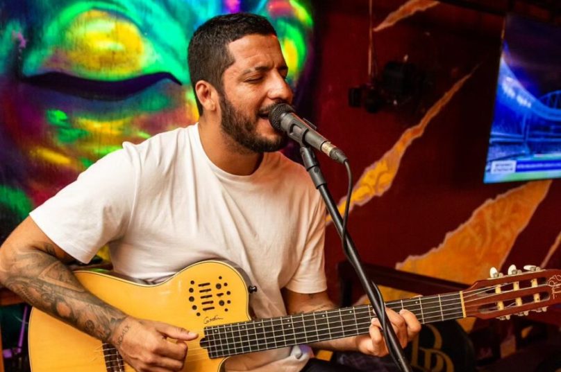 Som ao vivo no Buda Beach Cabo Frio / Crédito: @budabeachcabofrio